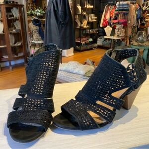 Vince Camuto Black Suede Sandals with Open-Toe Design